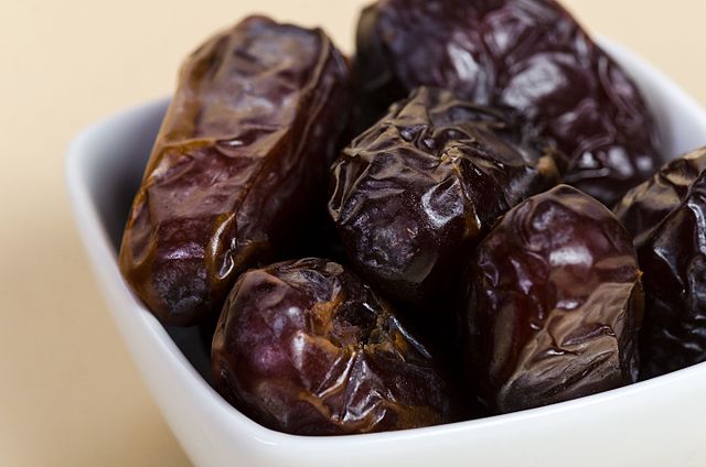Does Eating Medjool Dates Have Health Benefits? 18 Studies Reviewed